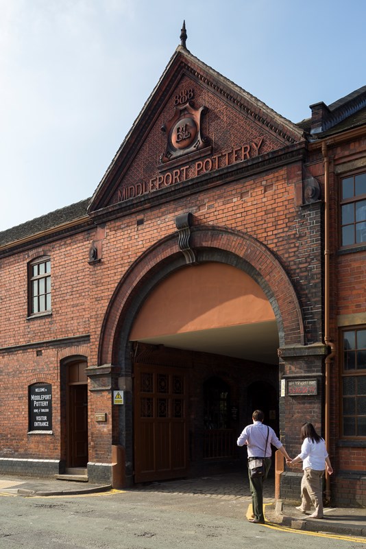 Middleport pottery couple entering building